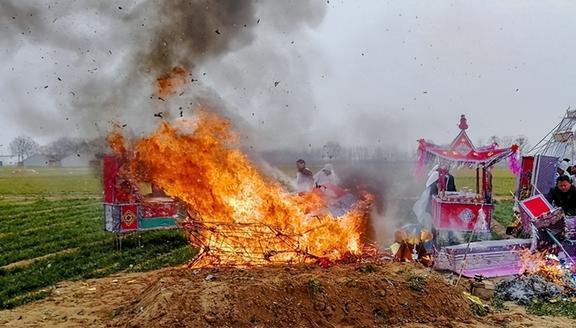 地理五诀十葬十不葬_冰葬火葬还有什么葬法_葬